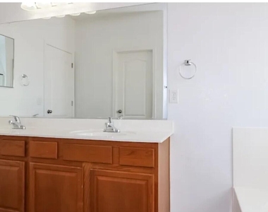 12420 W Woodland Avenue - Photo Thumbnail 12