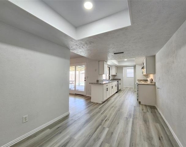 4813 Nash Drive - Photo Thumbnail 3