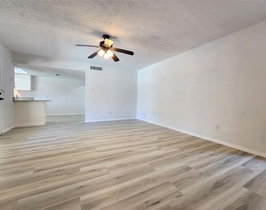 4813 Nash Drive - Photo Thumbnail 2