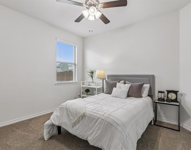 10313 Geode Street - Photo Thumbnail 6