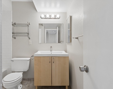 407 E Pecan Road - Photo Thumbnail 16