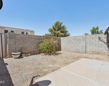 407 E Pecan Road - Photo Thumbnail 22