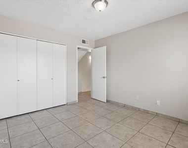 407 E Pecan Road - Photo Thumbnail 15