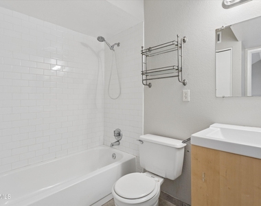 407 E Pecan Road - Photo Thumbnail 17