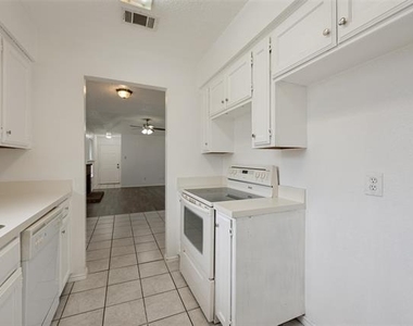 5431 Wild West Drive - Photo Thumbnail 7