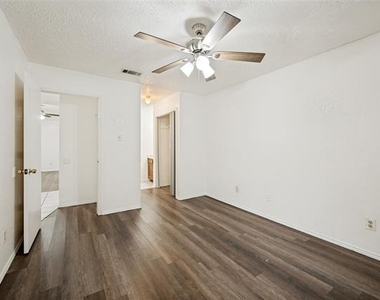 5431 Wild West Drive - Photo Thumbnail 12