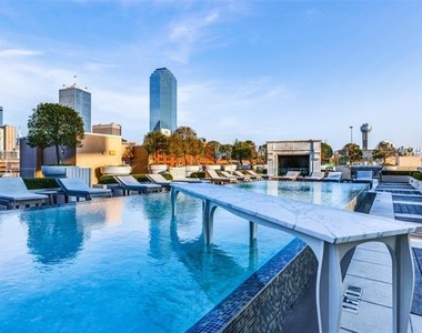 2200 Victory Avenue - Photo Thumbnail 15