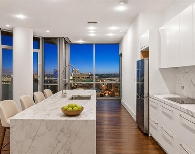 2200 Victory Avenue - Photo Thumbnail 5