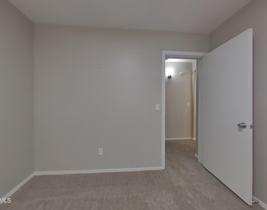 8520 W Sonora Street - Photo Thumbnail 14