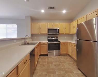 8520 W Sonora Street - Photo Thumbnail 4