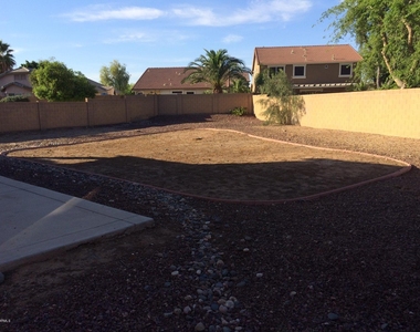 11835 N 151st Drive - Photo Thumbnail 13
