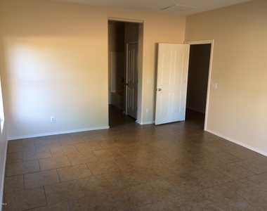 11835 N 151st Drive - Photo Thumbnail 9