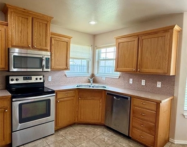 233 Sugarloaf Avenue - Photo Thumbnail 4