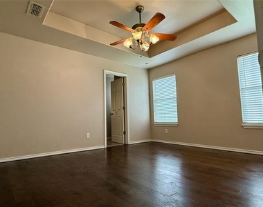 233 Sugarloaf Avenue - Photo Thumbnail 5