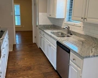 1208 N Cottonwood Drive - Photo Thumbnail 6