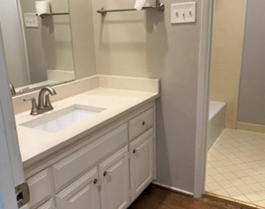 1208 N Cottonwood Drive - Photo Thumbnail 10