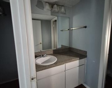2315 Trellis Place - Photo Thumbnail 13