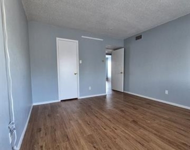 2315 Trellis Place - Photo Thumbnail 7