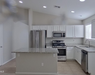 45539 W Sky Lane - Photo Thumbnail 4