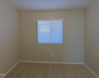 45539 W Sky Lane - Photo Thumbnail 10