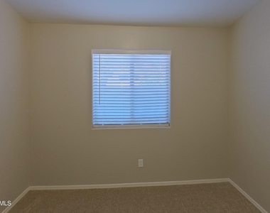 45539 W Sky Lane - Photo Thumbnail 11