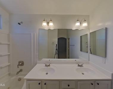 45539 W Sky Lane - Photo Thumbnail 6