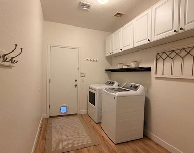 1121 E Powell Way - Photo Thumbnail 11