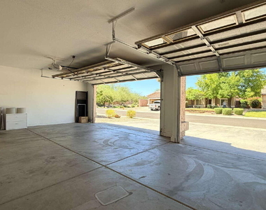 1121 E Powell Way - Photo Thumbnail 18