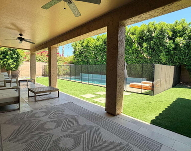 1121 E Powell Way - Photo Thumbnail 19