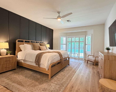 1121 E Powell Way - Photo Thumbnail 9