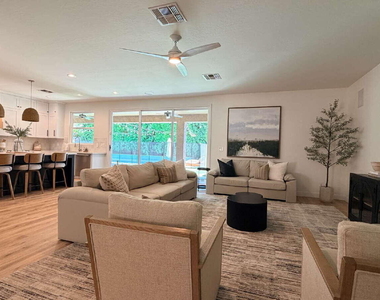 1121 E Powell Way - Photo Thumbnail 8