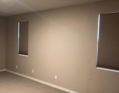 17206 N 9th Place - Photo Thumbnail 11