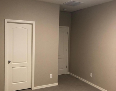 17206 N 9th Place - Photo Thumbnail 18