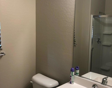 17206 N 9th Place - Photo Thumbnail 7