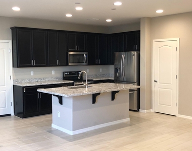 17206 N 9th Place - Photo Thumbnail 3