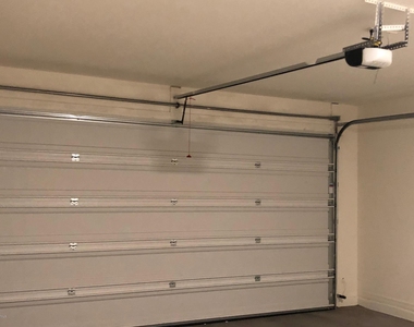 17206 N 9th Place - Photo Thumbnail 5