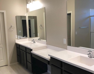 17206 N 9th Place - Photo Thumbnail 12