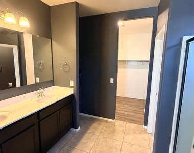 37844 W Amalfi Avenue - Photo Thumbnail 3