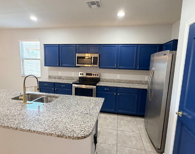 37844 W Amalfi Avenue - Photo Thumbnail 10