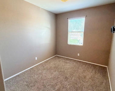 37844 W Amalfi Avenue - Photo Thumbnail 6
