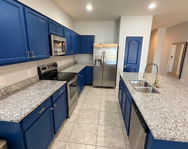 37844 W Amalfi Avenue - Photo Thumbnail 9