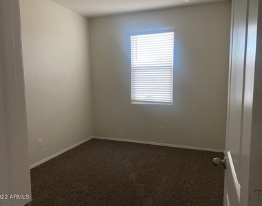 2059 E Piedmont Place - Photo Thumbnail 6