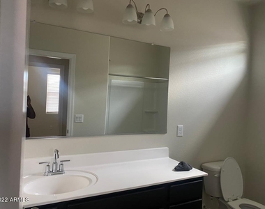 2059 E Piedmont Place - Photo Thumbnail 14
