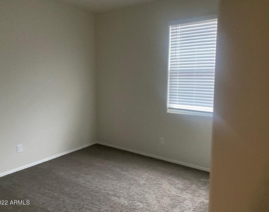2059 E Piedmont Place - Photo Thumbnail 5