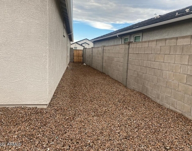 2059 E Piedmont Place - Photo Thumbnail 15