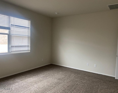2059 E Piedmont Place - Photo Thumbnail 10