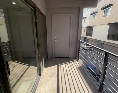 1020 E Spence Avenue - Photo Thumbnail 27