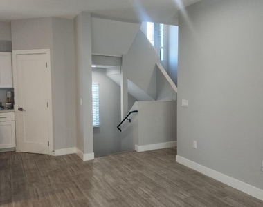 1020 E Spence Avenue - Photo Thumbnail 13