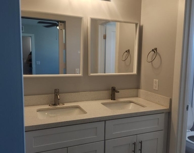 1020 E Spence Avenue - Photo Thumbnail 20