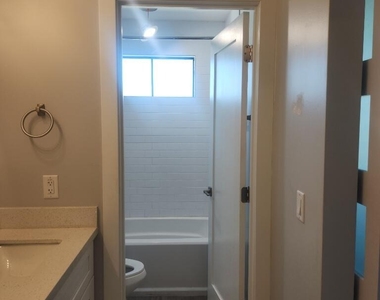 1020 E Spence Avenue - Photo Thumbnail 19